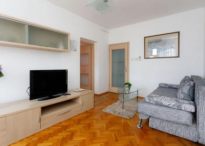 Charming And Tranquil Krk Center 公寓 *