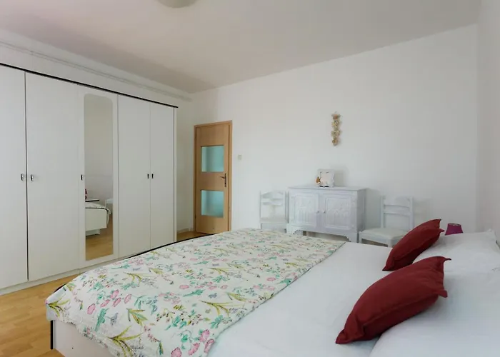 Charming And Tranquil Krk Center 克尔克