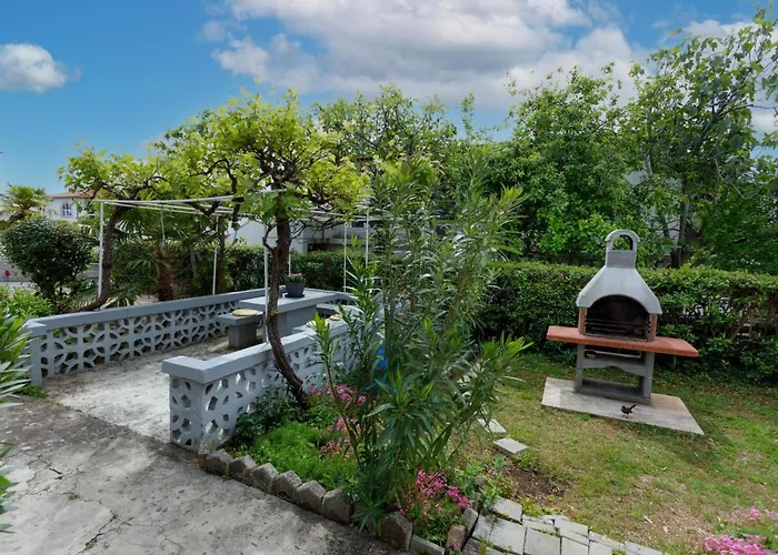 Charming And Tranquil Krk Center דירה קרק